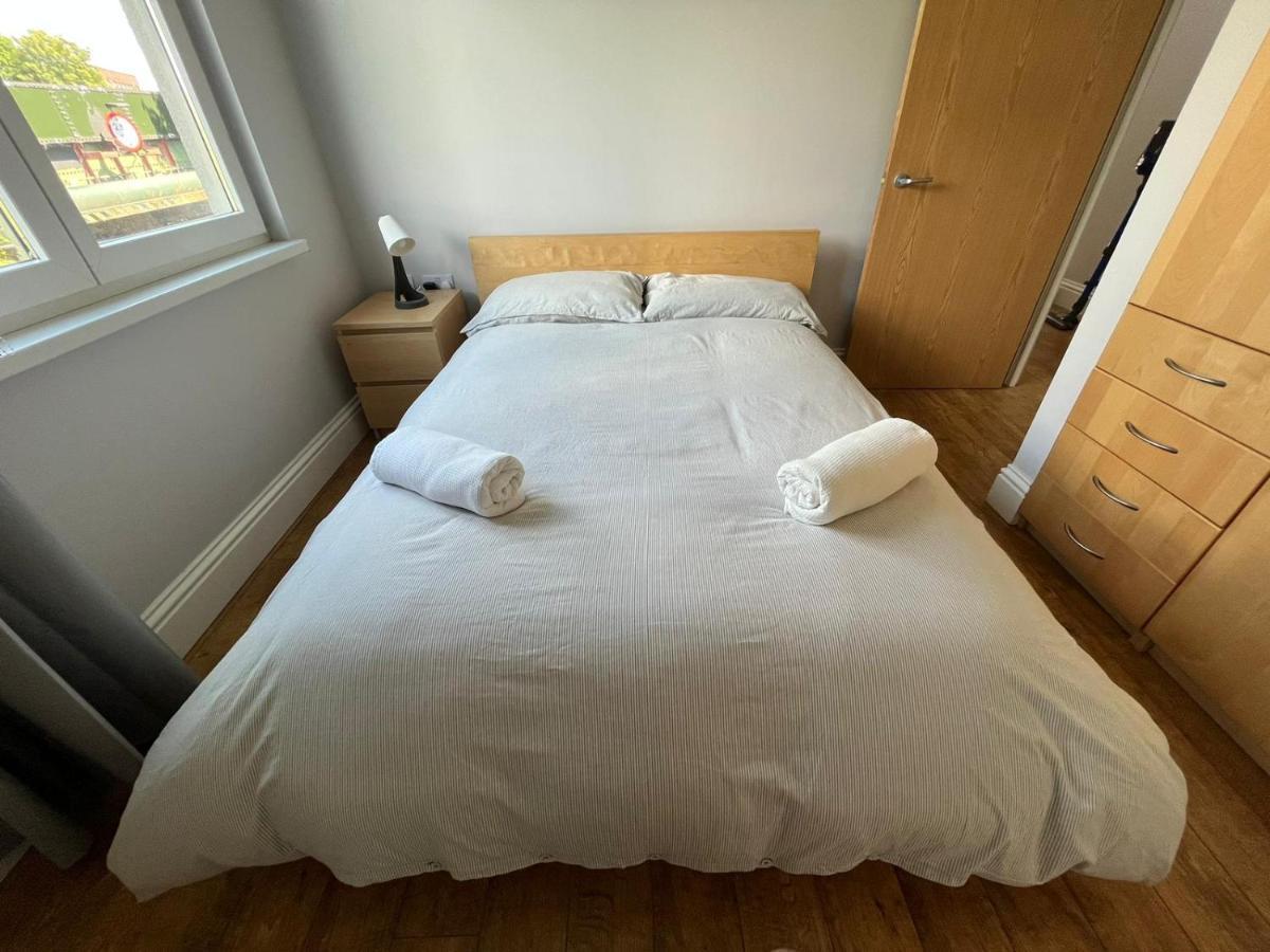 London Modern Flat Near Transports Apartment Exterior photo