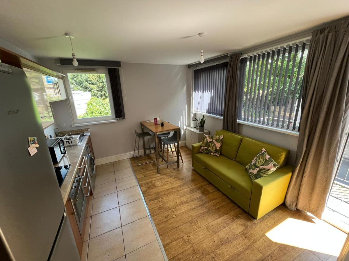 London Modern Flat Near Transports Apartment Exterior photo