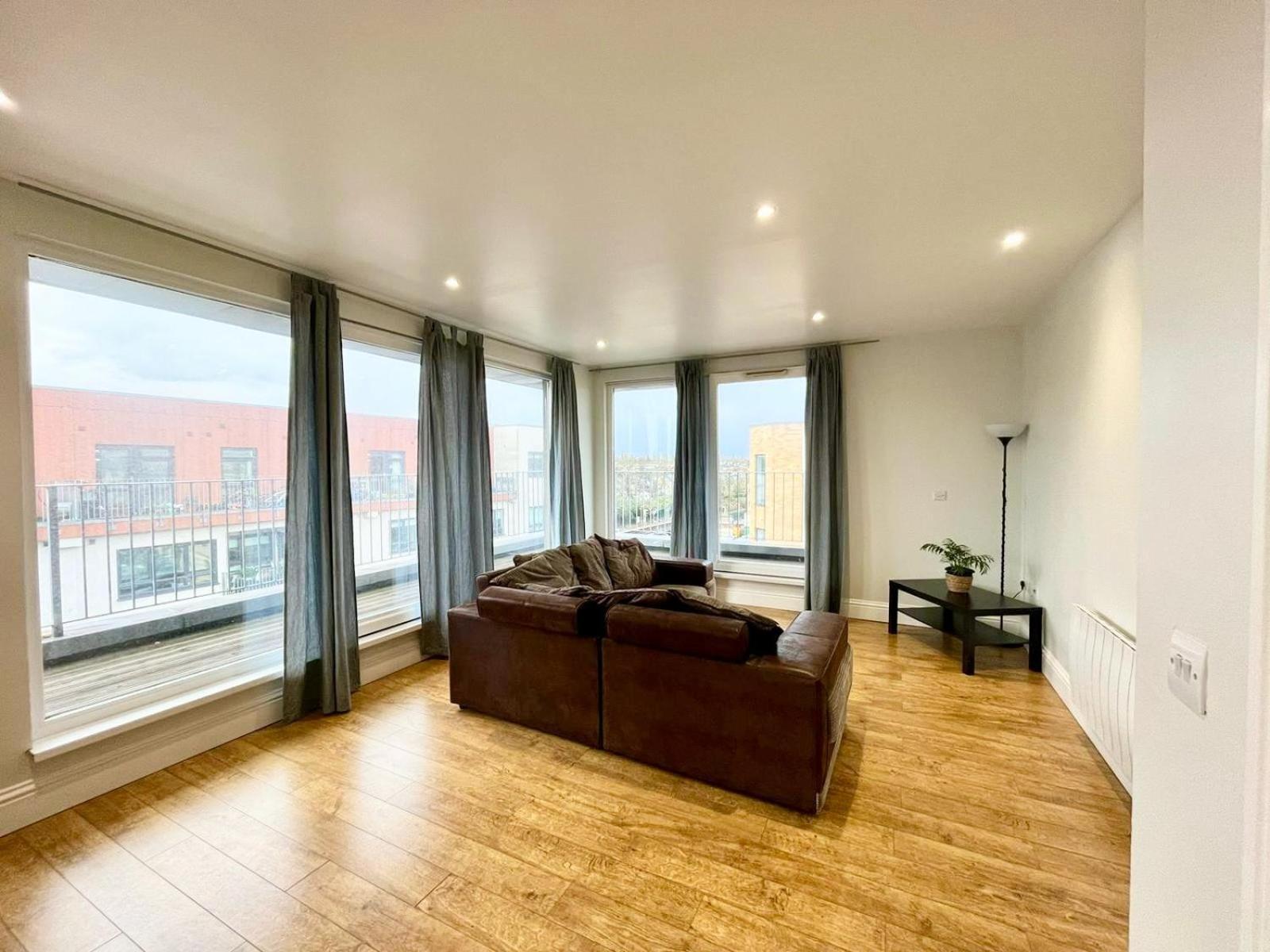 London Modern Flat Near Transports Apartment Exterior photo
